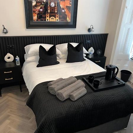 128 Anfield Road Hotell Liverpool Exteriör bild
