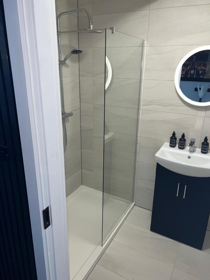 128 Anfield Road Hotell Liverpool Exteriör bild