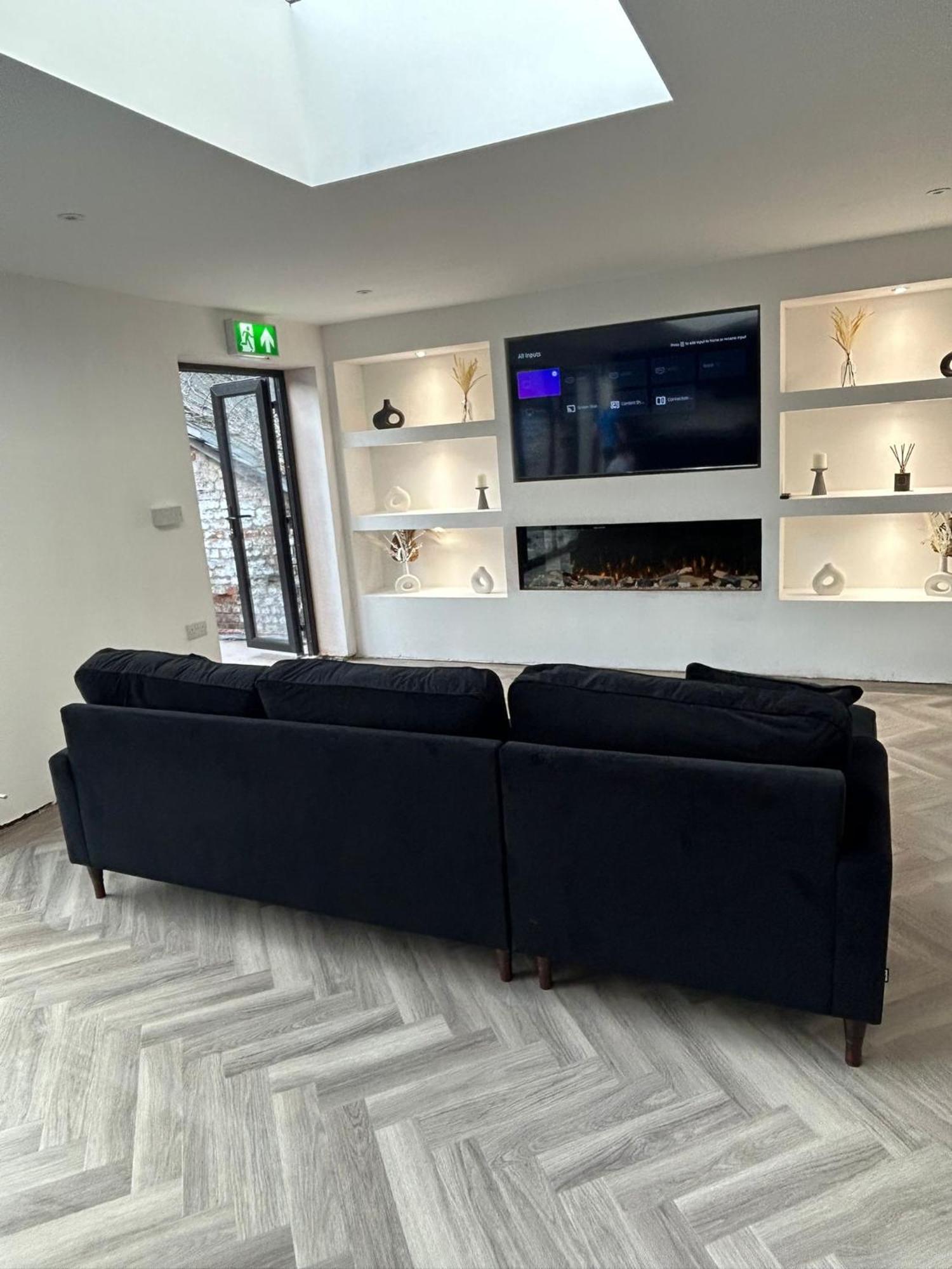 128 Anfield Road Hotell Liverpool Exteriör bild
