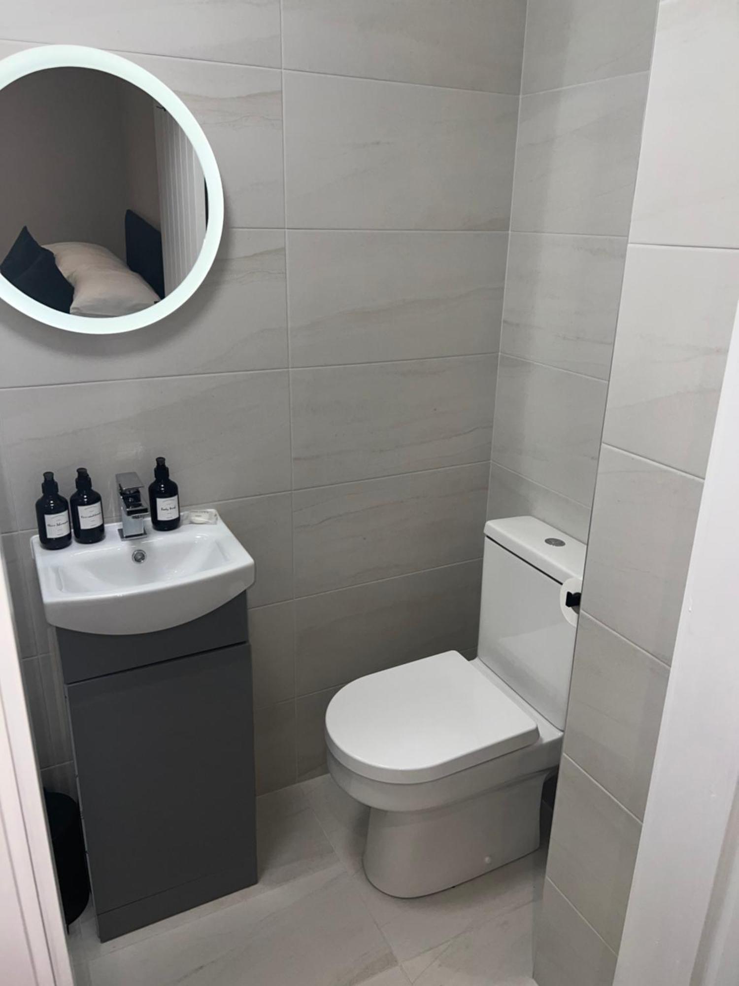 128 Anfield Road Hotell Liverpool Rum bild