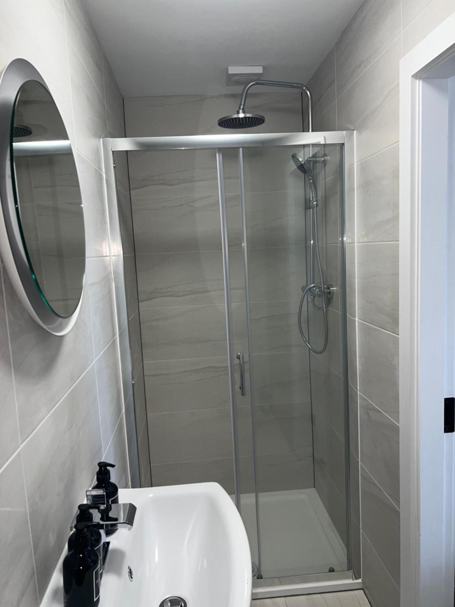128 Anfield Road Hotell Liverpool Rum bild